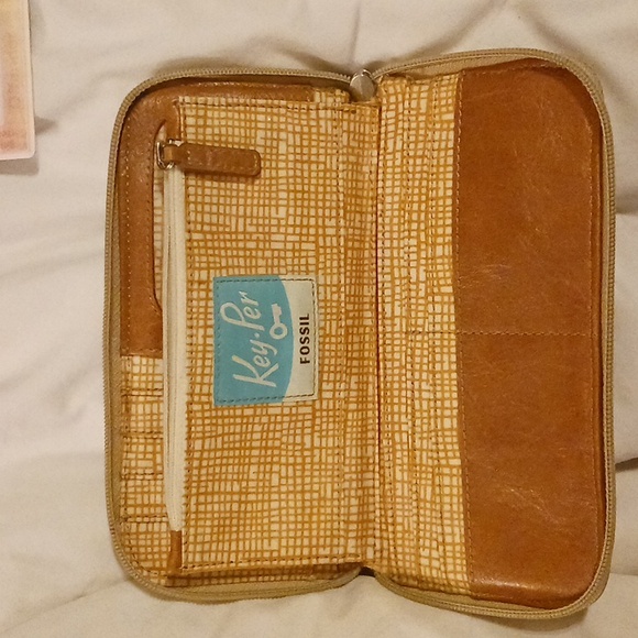 Fossil Key-Per wallet ~ Gently used condition ~ Discounted shipping - Picture 4 of 8